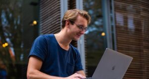 How to Build a Multi-Stream Income System Using Just Your Laptop