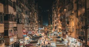 Why Narrow Niches Often Outperform Broad Markets