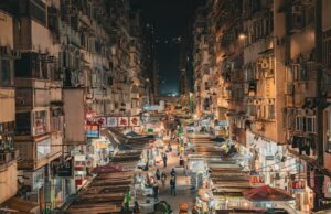 Why Narrow Niches Often Outperform Broad Markets