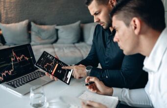 How I Validate a Niche Before Investing Time and Money